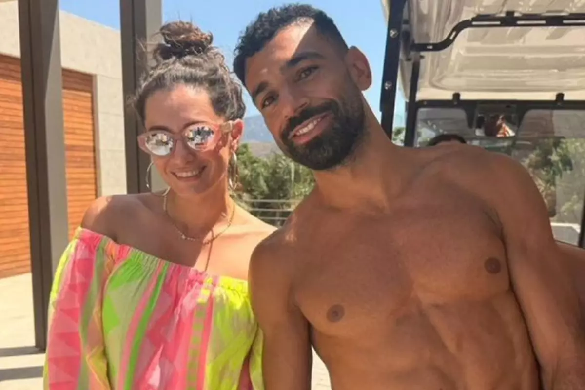 Hande Doğandemir, dünyaca ünlü futbolcu Salah ile fotoğraf cektirdi