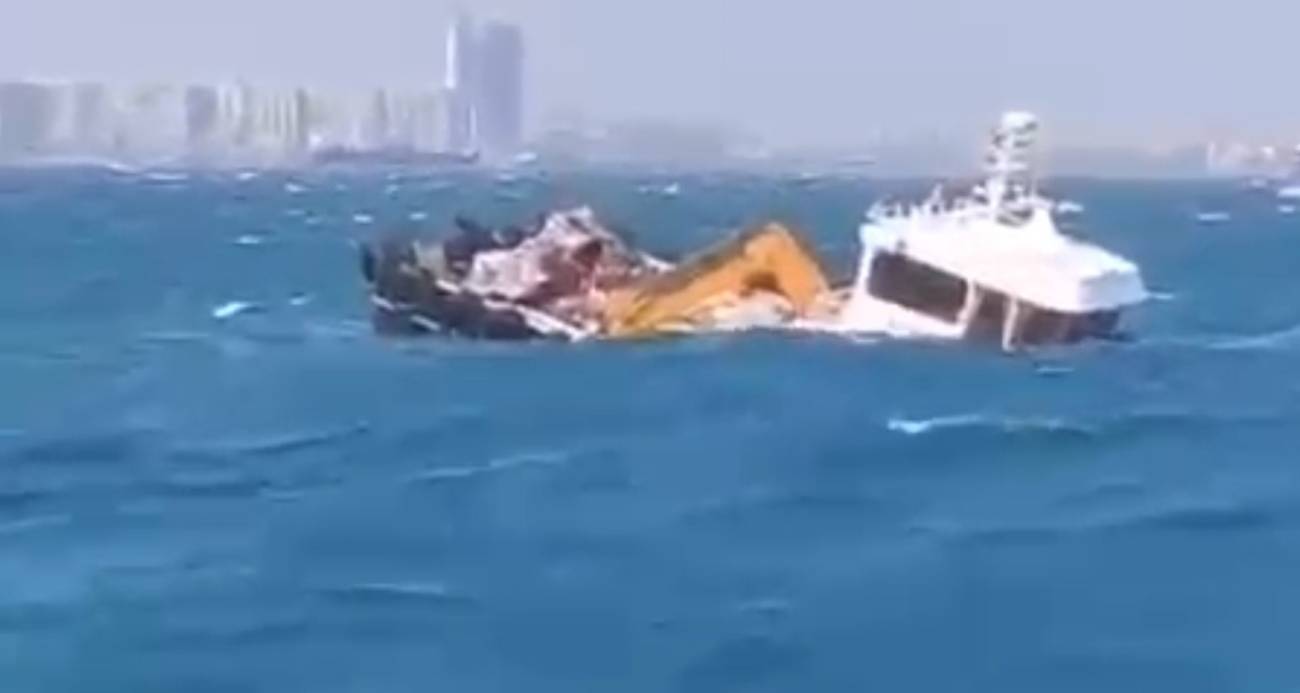 İstanbul’da kuvvetli fırtınada gemi su aldı 4 kişi hayata tutundu 