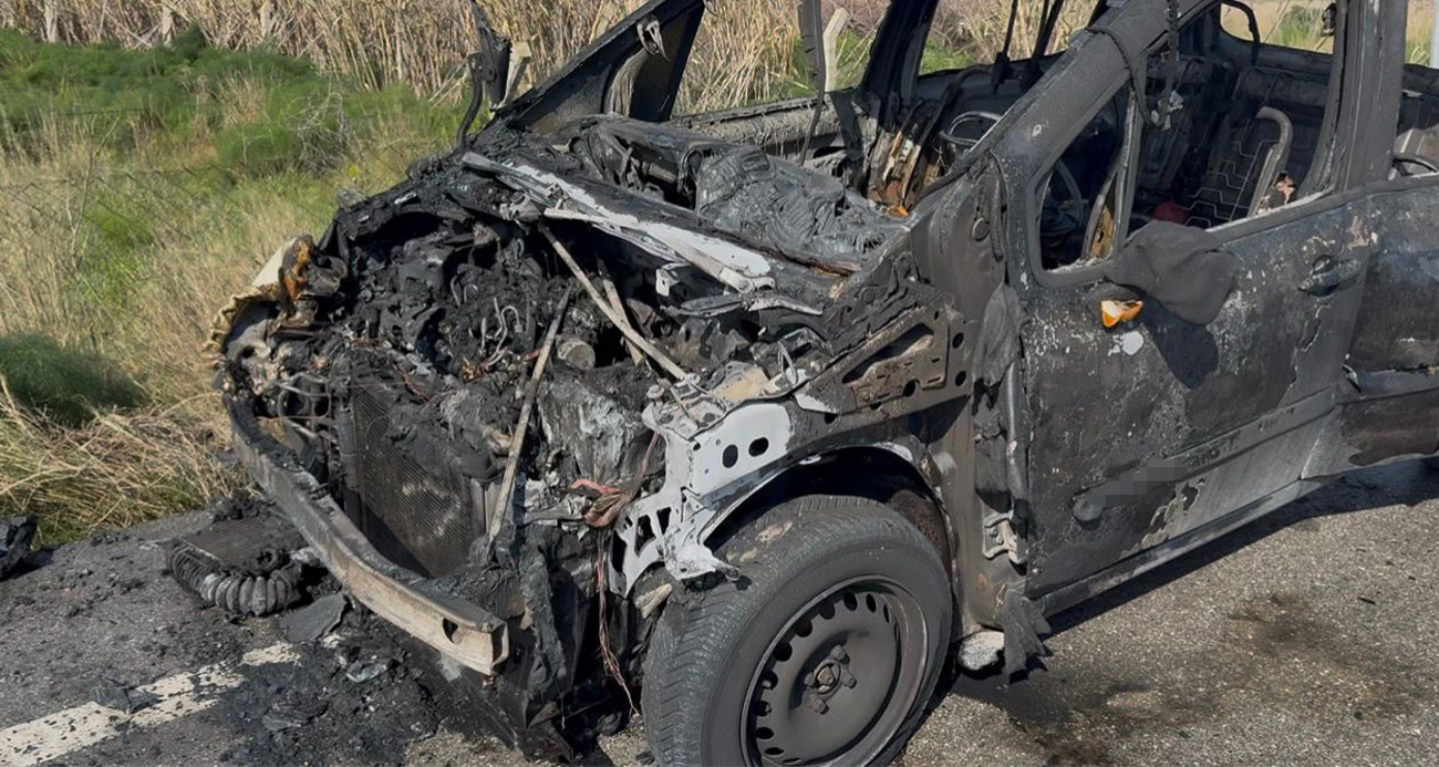 Seyir halindeki otomobil alev alev yandı söfür içinden çıkmayı başardı