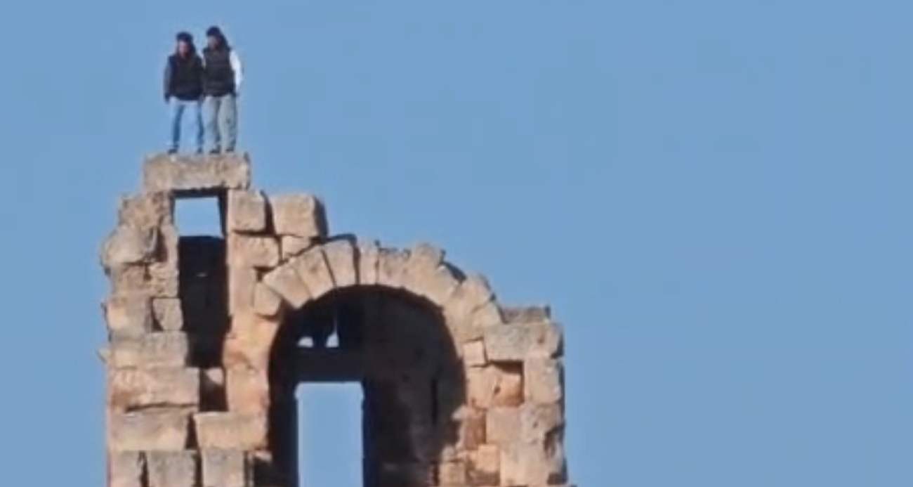 Urfa da Tarihi yapıda tepki çeken halaya sahne oldu?