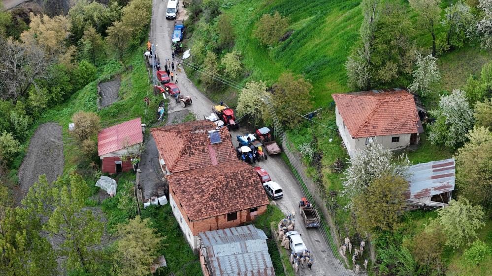 Tokat’ta heyelan riski altındaki köy ablukaya alındı