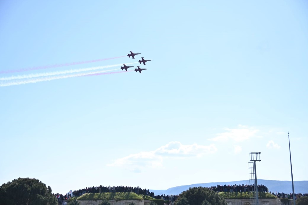 ‘Türk Yıldızları’ Çanakkale semalarında görev başında