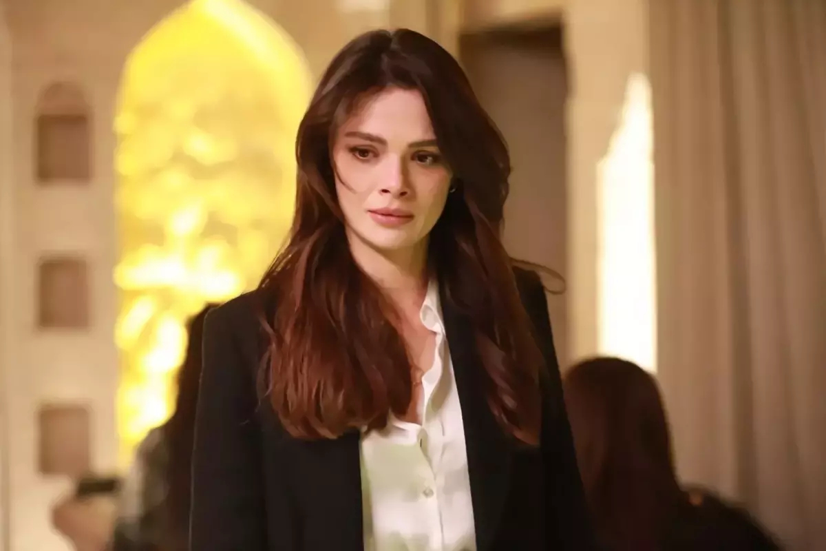 Uzak Şehir'in Alya'sı Sinem Ünsal'ın kardeşi de oyuncu oldu