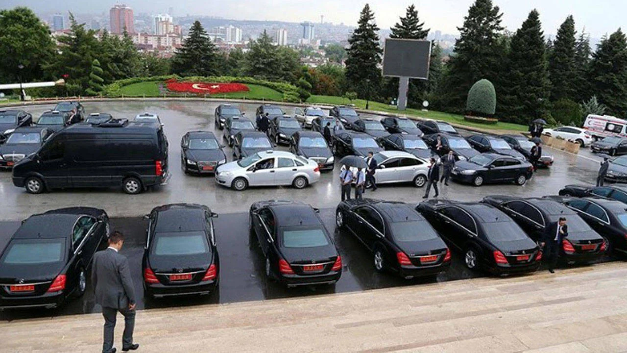 Yüzlerce milyonluk araç resimleri